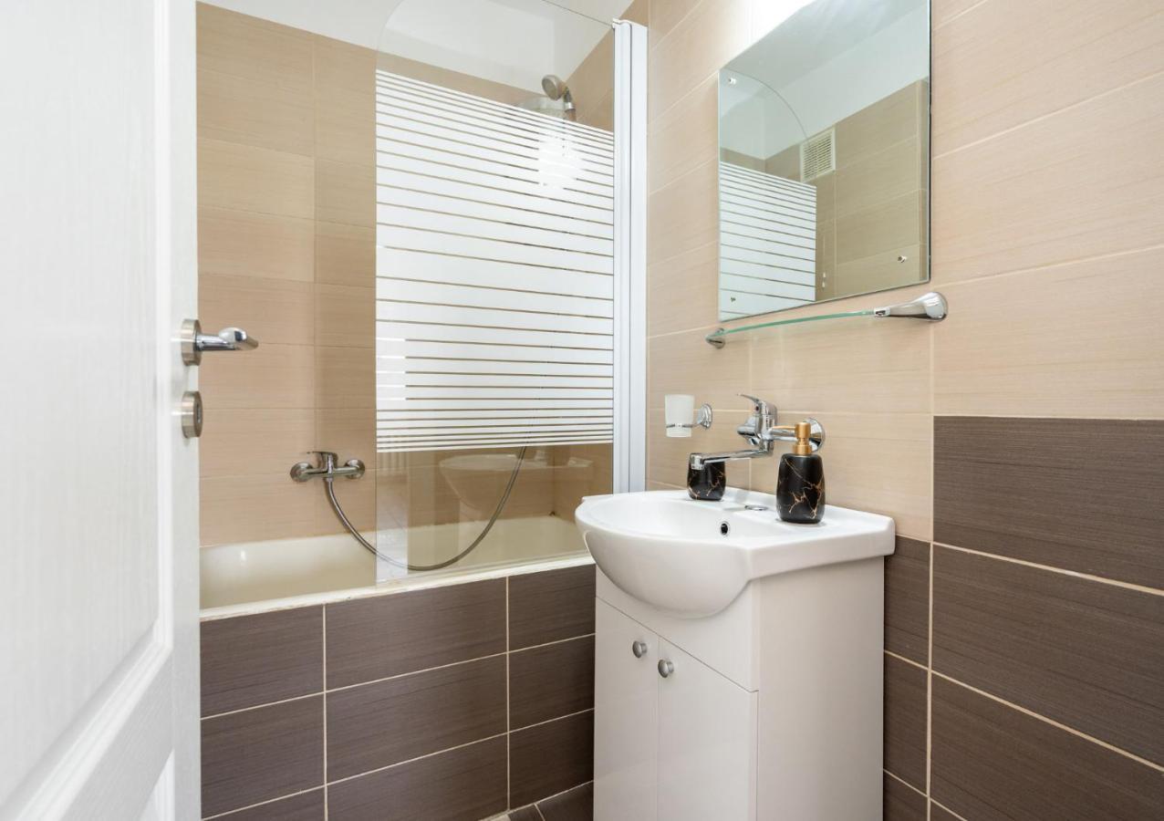 Central Apartment Tower Bucureşti Eksteriør bilde